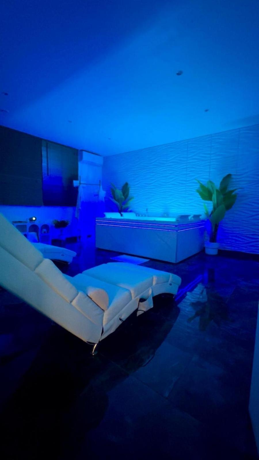 Dima Suite Jacuzzi Privatif Vedène Exterior foto
